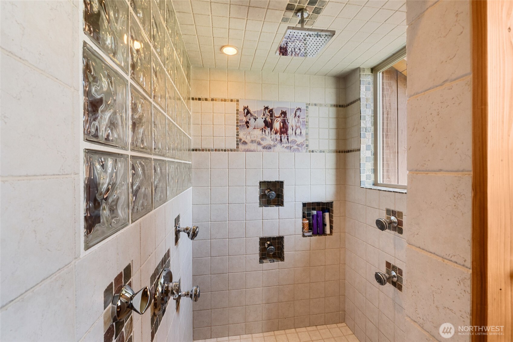 40 Happy Jack Road Curlew, WA 99118 - Photo 17 of 40 a view of entryway with elevator