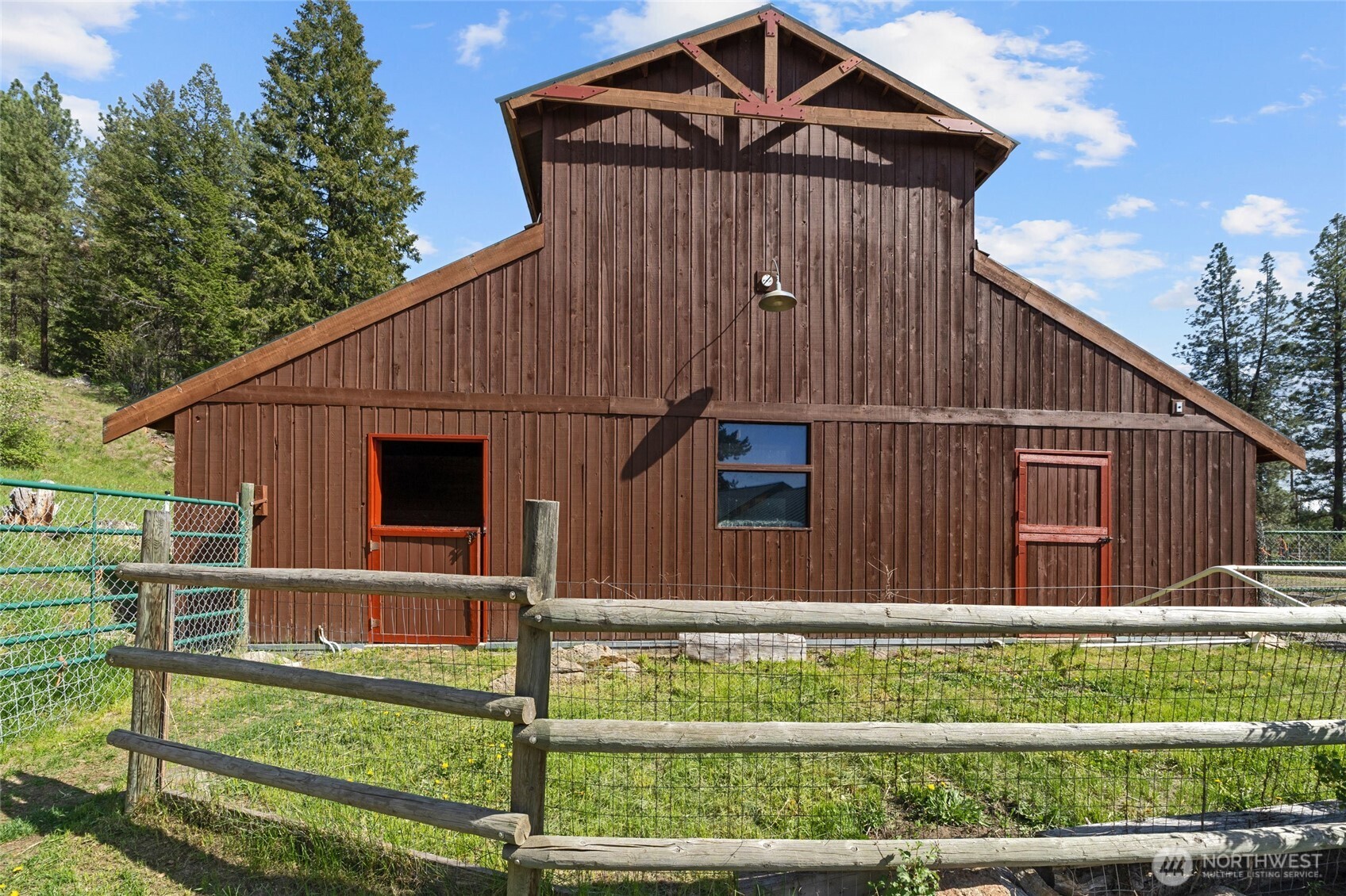 40 Happy Jack Road Curlew, WA 99118 - Photo 29 of 40 a front view of a house with a fence