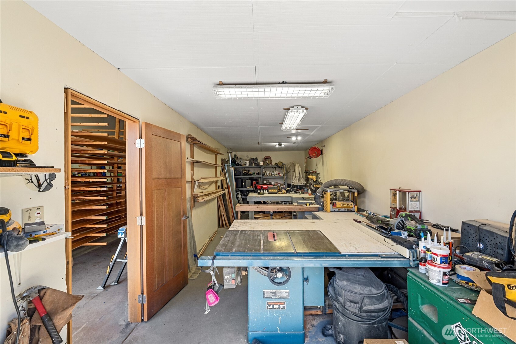 40 Happy Jack Road Curlew, WA 99118 - Photo 35 of 40 a kitchen with a stove and a refrigerator
