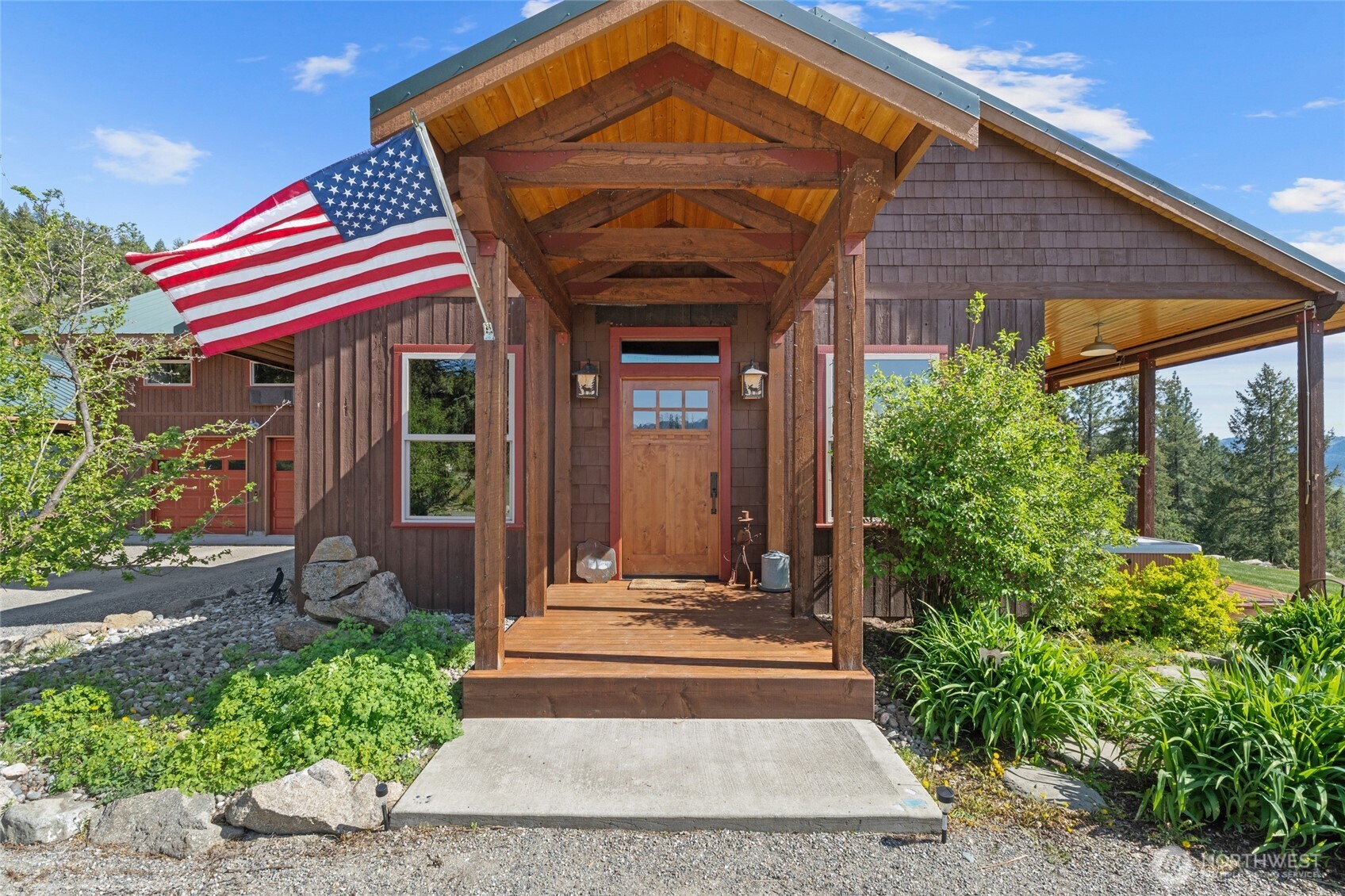 40 Happy Jack Road Curlew, WA 99118 - Photo 4 of 40 a front view of a house with a yard