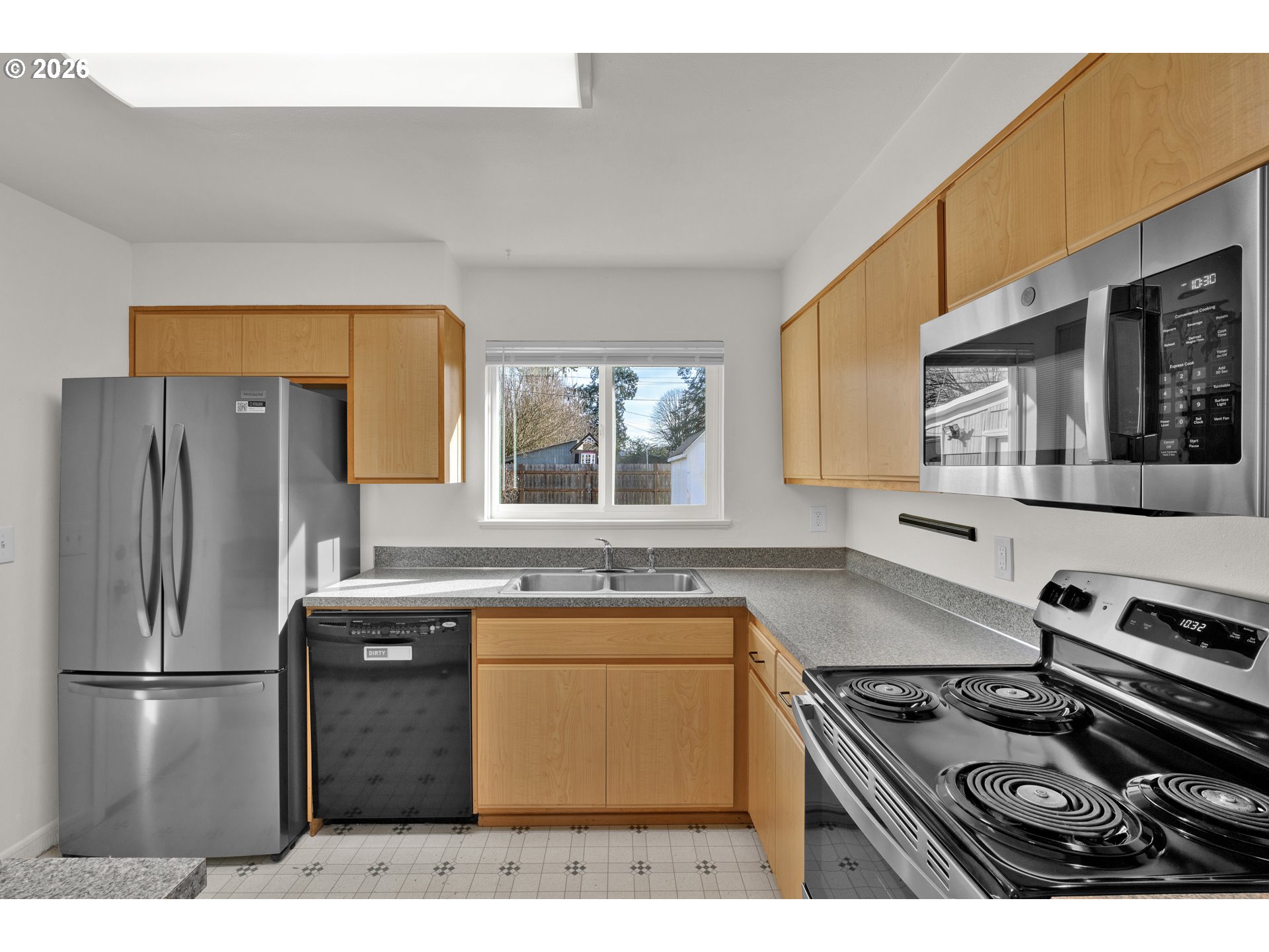 3155 Oriole Street Springfield, OR 97477 - Photo 7 of 28