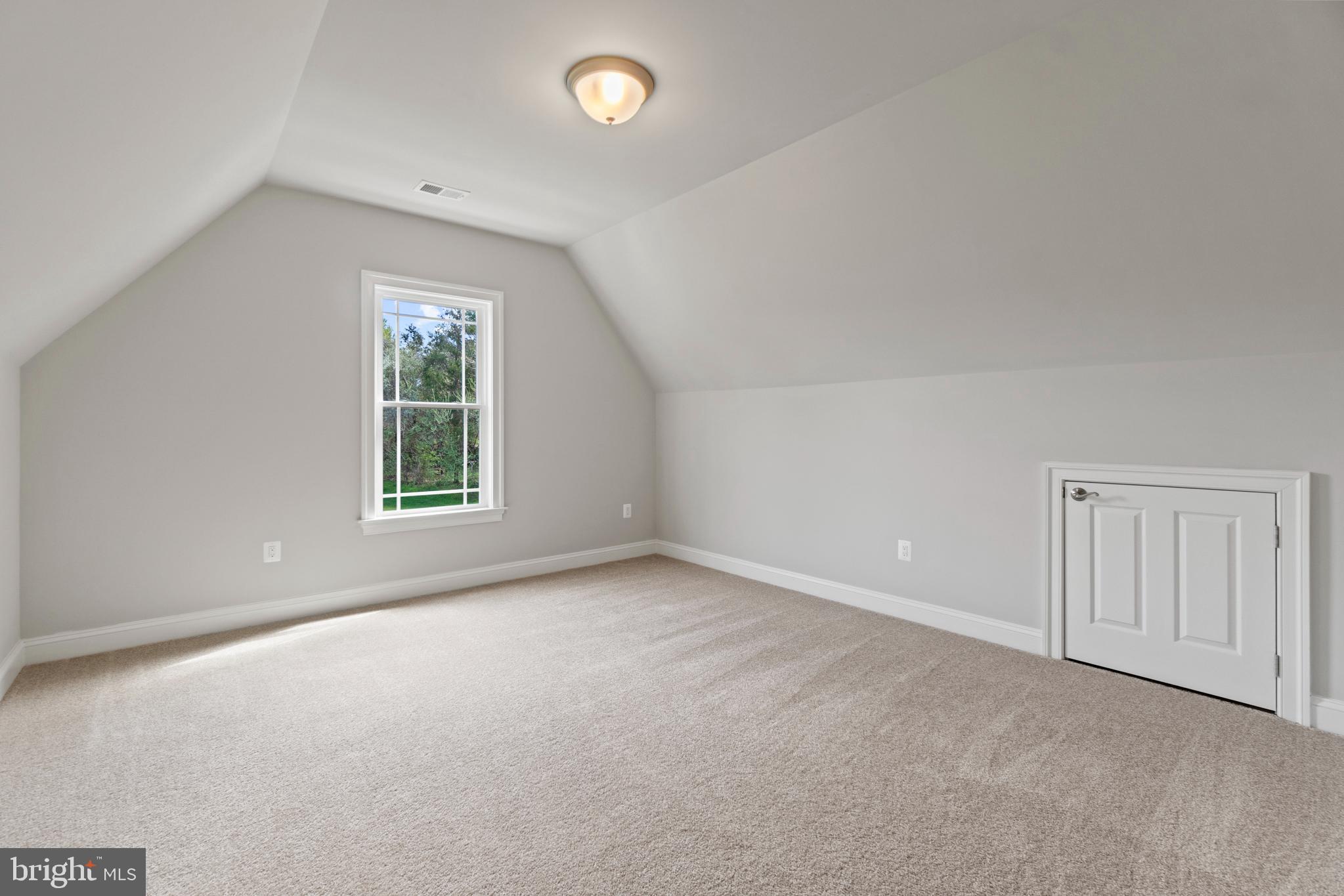 13725 Orlando Road Nokesville, VA 20181 - Photo 44 of 65 an empty room with windows