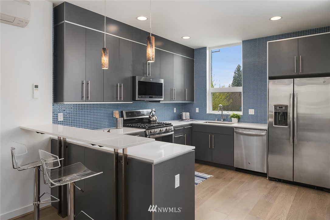 3905 Southwest Findlay Street Seattle, WA 98136 - Photo 7 of 24 Gallery Image 7