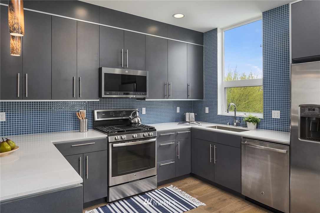 3905 Southwest Findlay Street Seattle, WA 98136 - Photo 8 of 24 Gallery Image 8