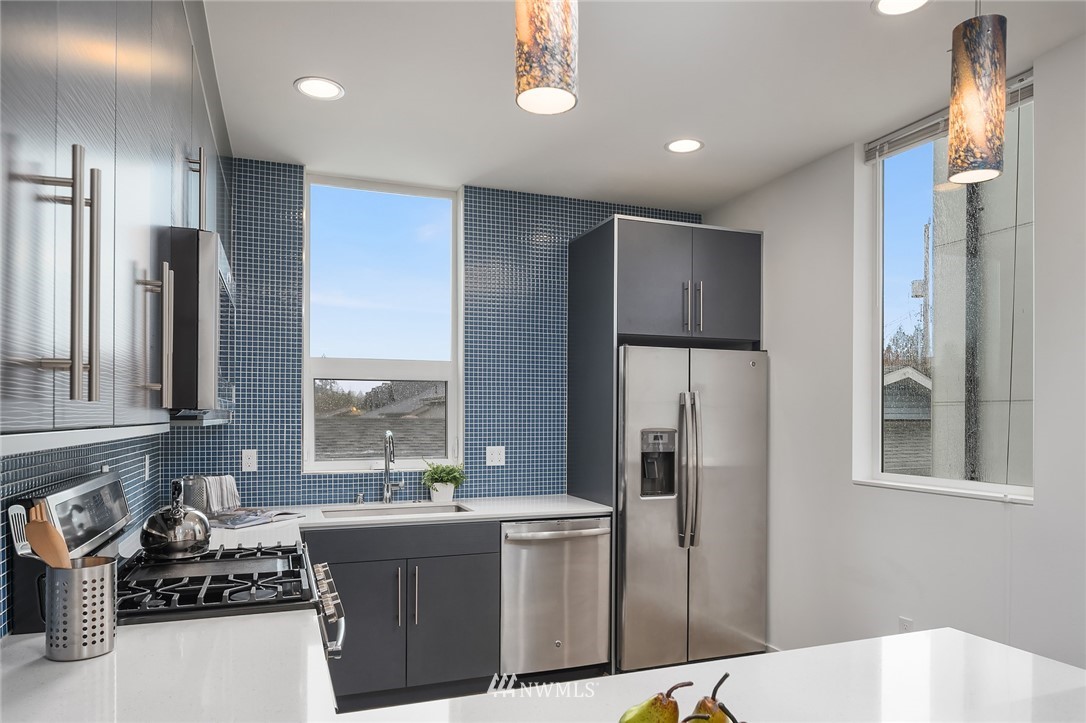 3905 Southwest Findlay Street Seattle, WA 98136 - Photo 9 of 24 Gallery Image 9