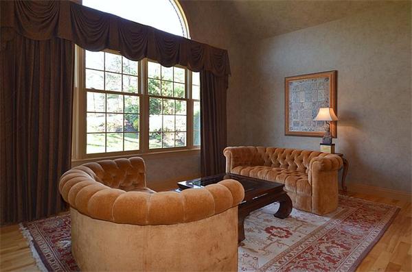 7 Moccasin Path Natick, MA 01760 - Photo 3 of 30 Gallery Image 3