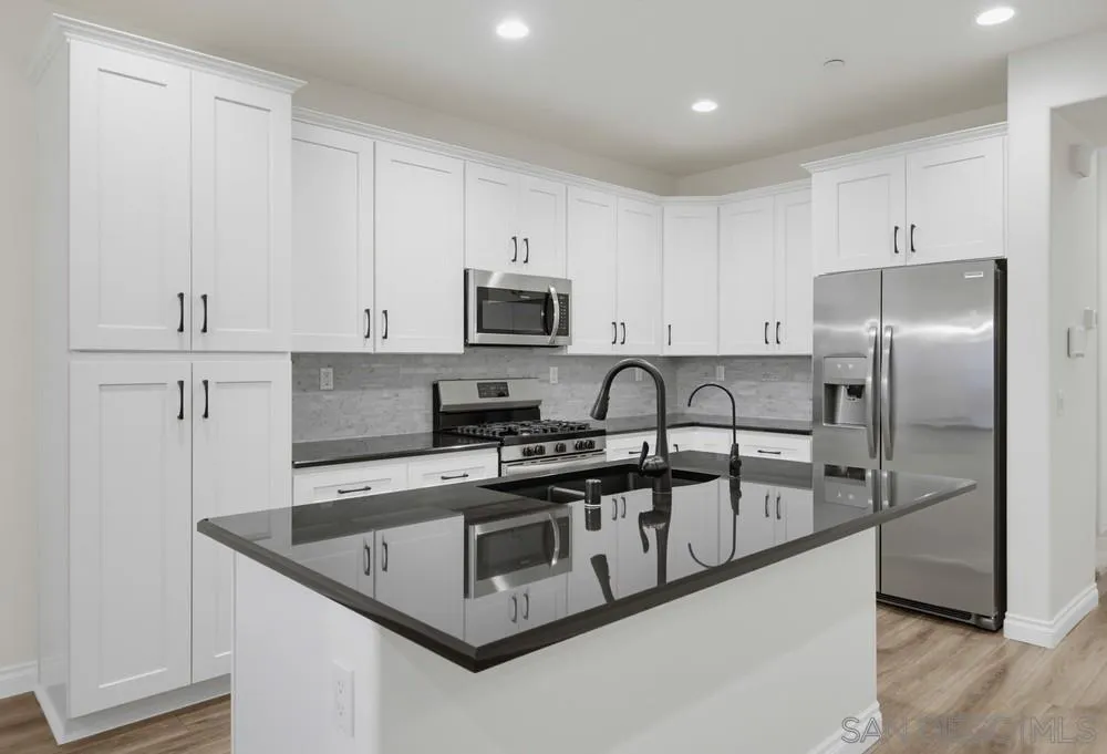 35309 Kinsky Way Fallbrook, CA 92028 - Photo 8 of 62 Kitchen