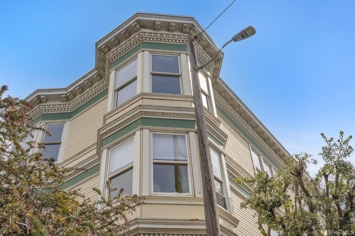 394 Elizabeth Street San Francisco, CA 94114 - Photo 33 of 33 a front view of a building