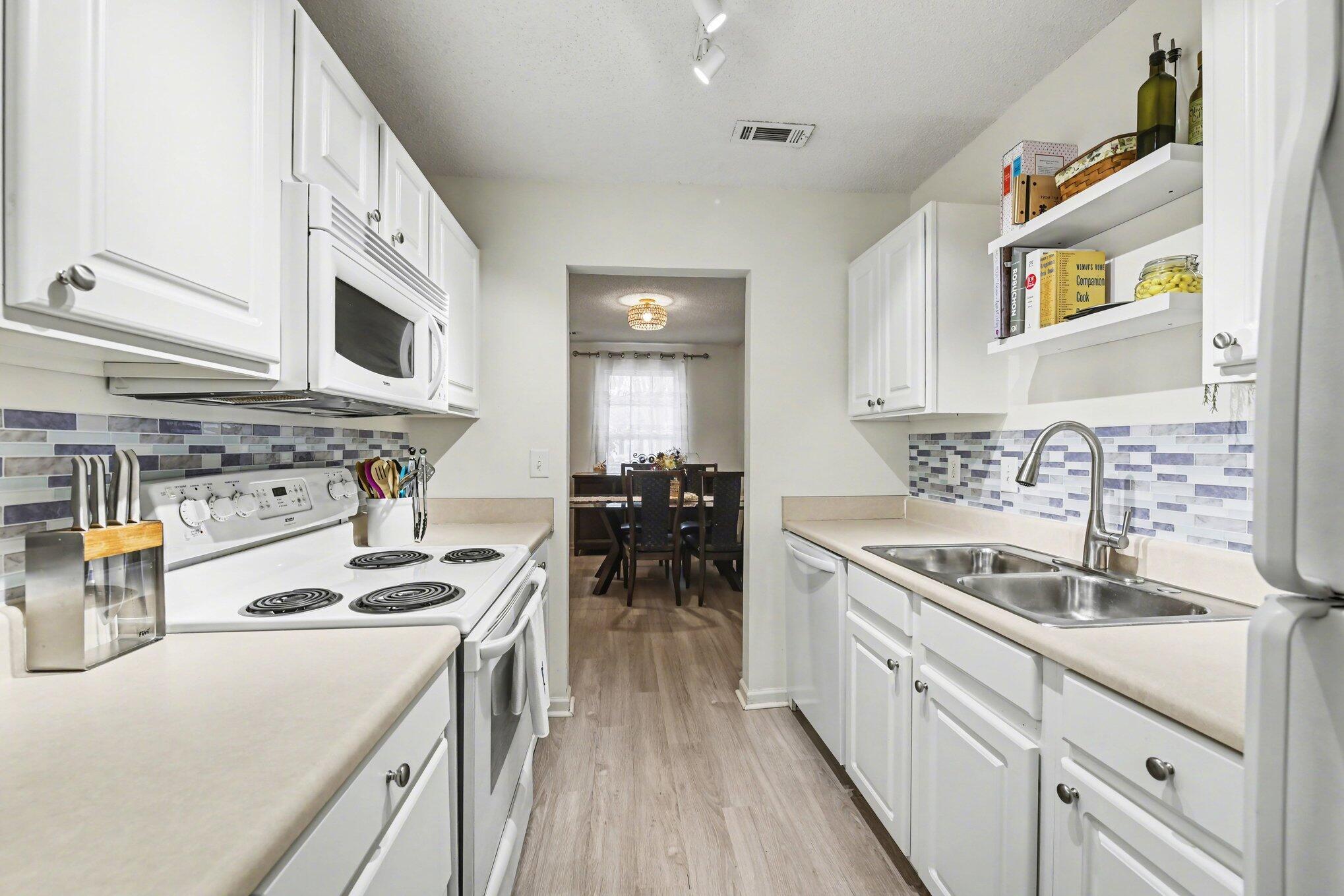8045 Vermont Road North Charleston, SC 29418 - Photo 11 of 38 Kitchen