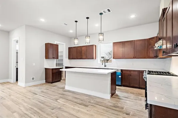 $3,590 | 228 West 28th Street, Houston, TX 77008