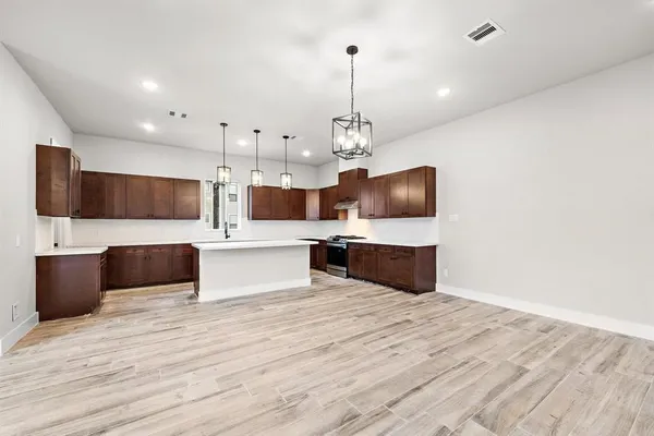 $3,590 | 228 West 28th Street, Houston, TX 77008