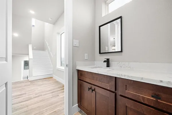 $3,590 | 228 West 28th Street, Houston, TX 77008