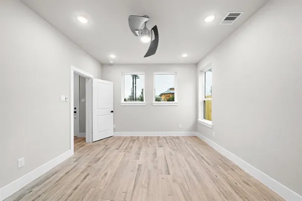 $3,590 | 228 West 28th Street, Houston, TX 77008