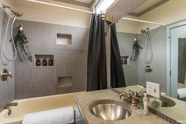 $3,400 | 612 North Kerry Drive, Bloomington, IN 47408