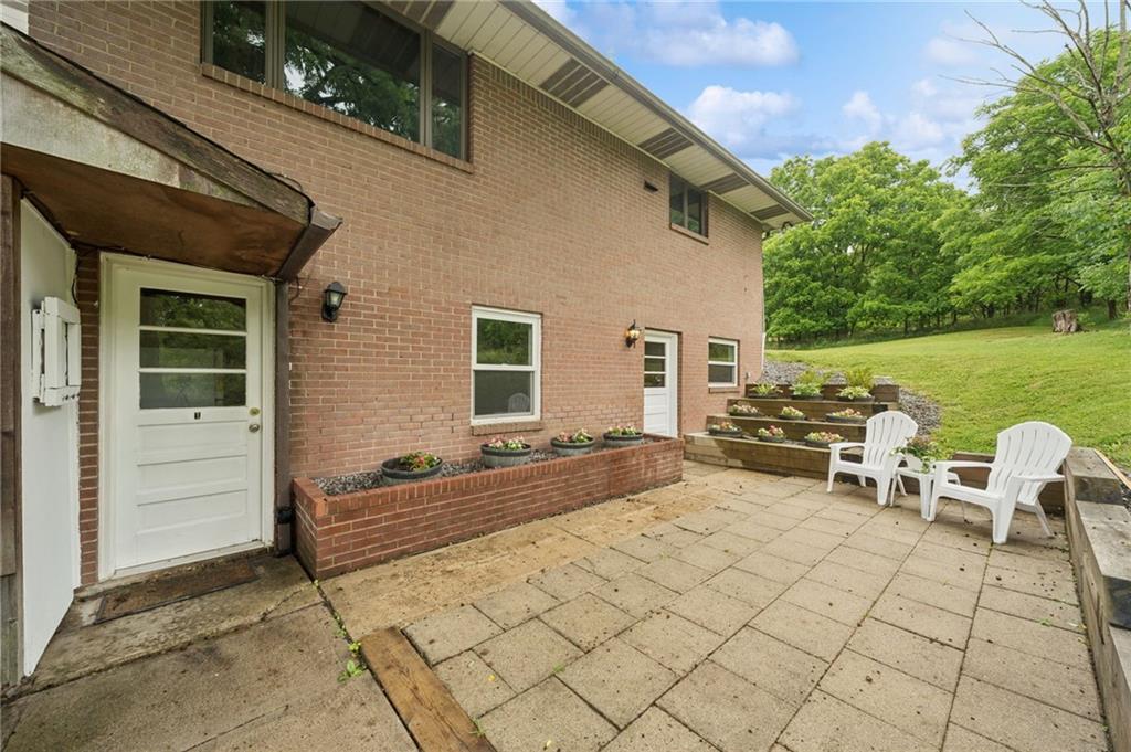 1154 Pittsburgh Road Valencia, PA 16059 - Photo 31 of 37 Right unit patio