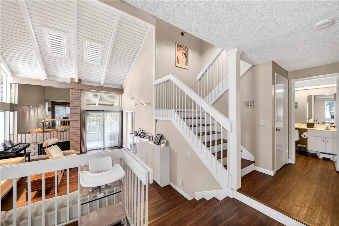 820 Vía Zapata Riverside, CA 92507 - Photo 5 of 37