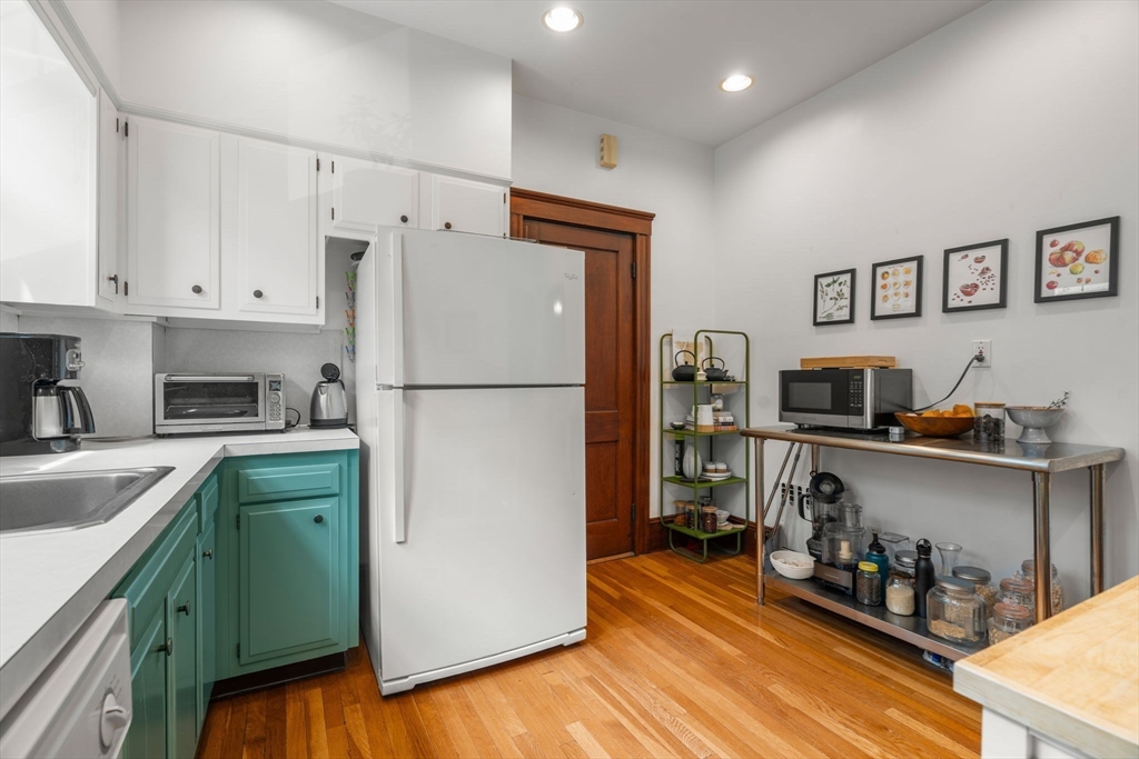 21 Milton Street Somerville, MA 02144 - Photo 9 of 31