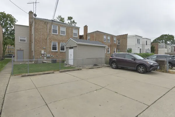 $2,050 | 4914 Louise Street, Unit 1, Skokie, IL 60077