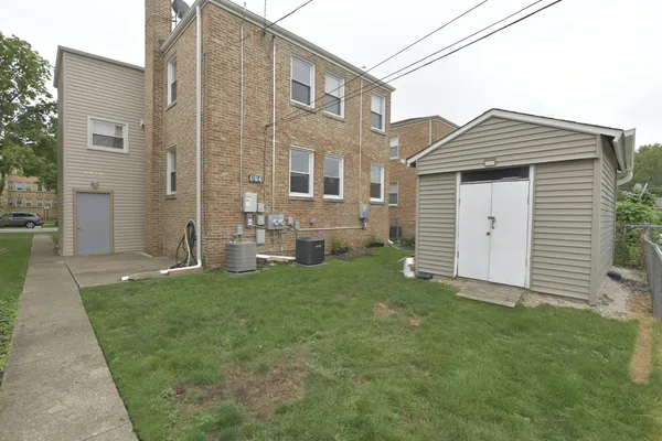 $2,050 | 4914 Louise Street, Unit 1, Skokie, IL 60077