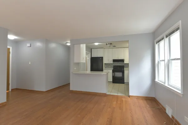 $2,050 | 4914 Louise Street, Unit 1, Skokie, IL 60077