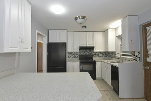 $2,050 | 4914 Louise Street, Unit 1, Skokie, IL 60077