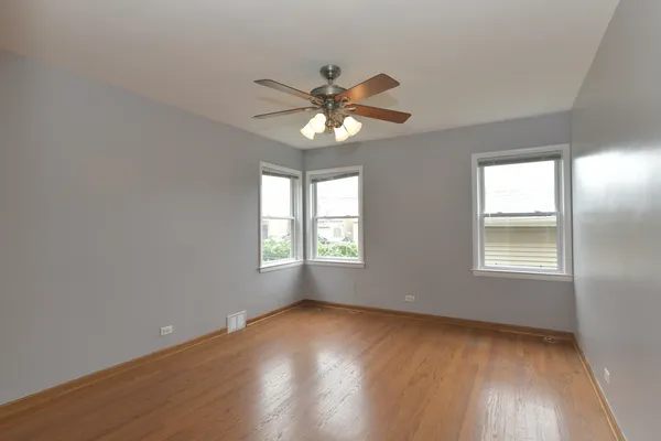 $2,050 | 4914 Louise Street, Unit 1, Skokie, IL 60077