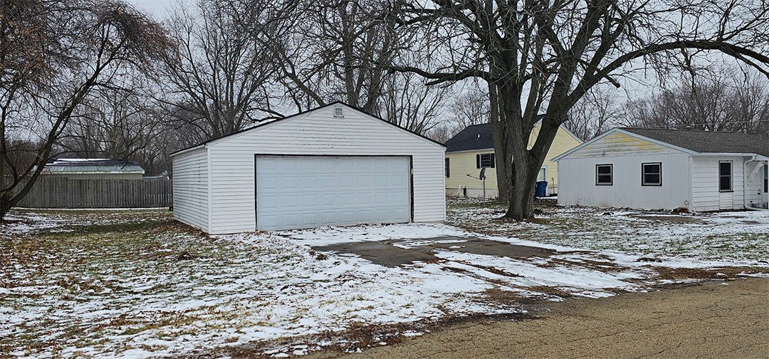 1702 West 9th Street Dixon, IL 61021 - Photo 2 of 9 a front view of a house with a yard