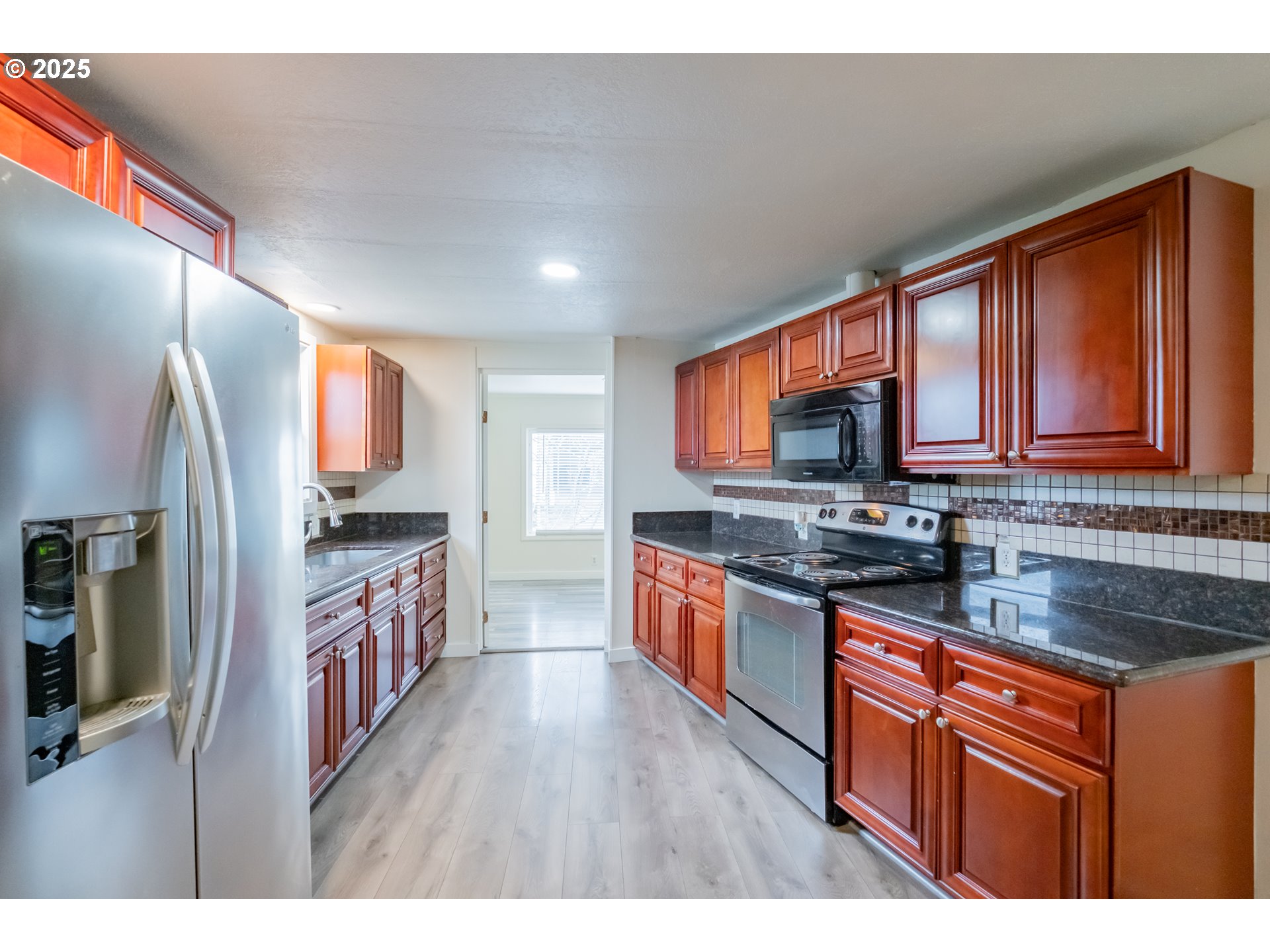 17640 Southwest Declaration Way Beaverton, OR 97006 - Photo 5 of 47