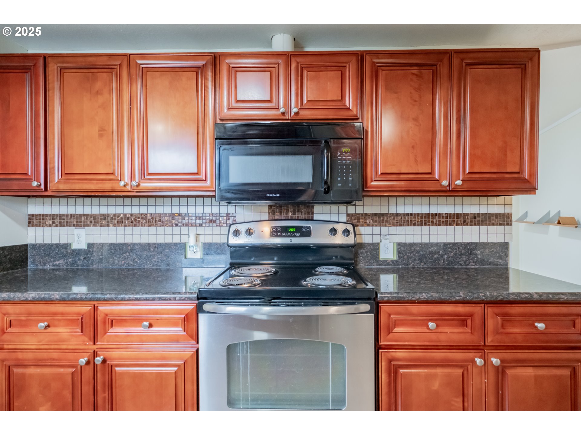 17640 Southwest Declaration Way Beaverton, OR 97006 - Photo 9 of 47