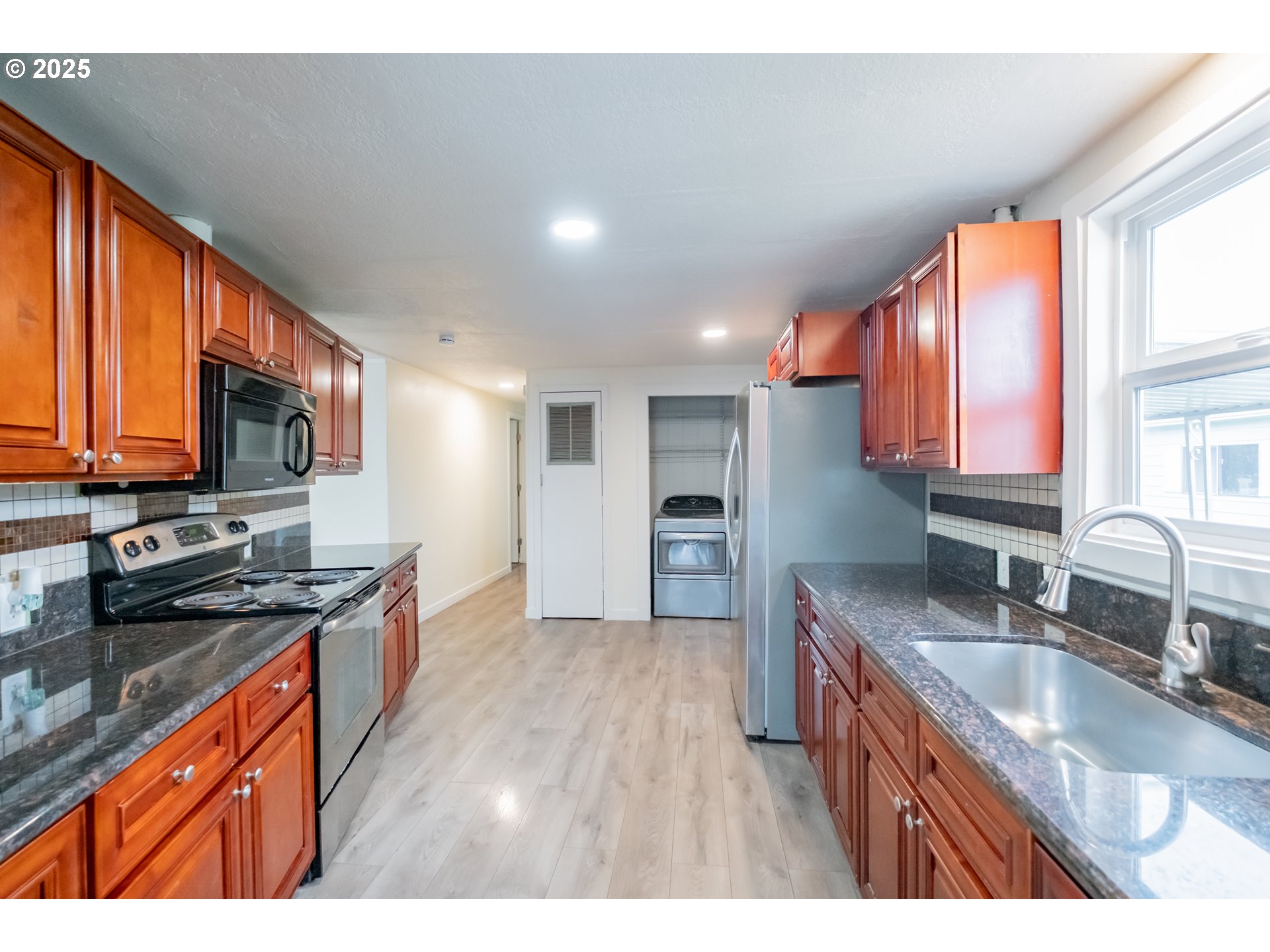 17640 Southwest Declaration Way Beaverton, OR 97006 - Photo 10 of 47