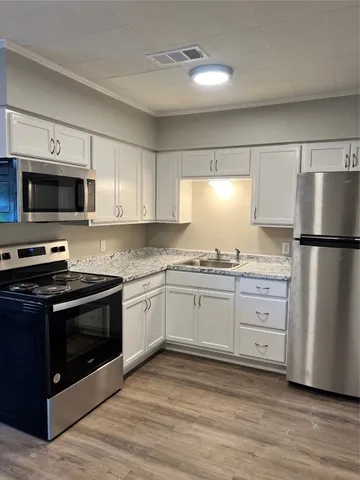 $699 | 120 Charles Barker Avenue, Unit 14, Cleveland, TX 77327