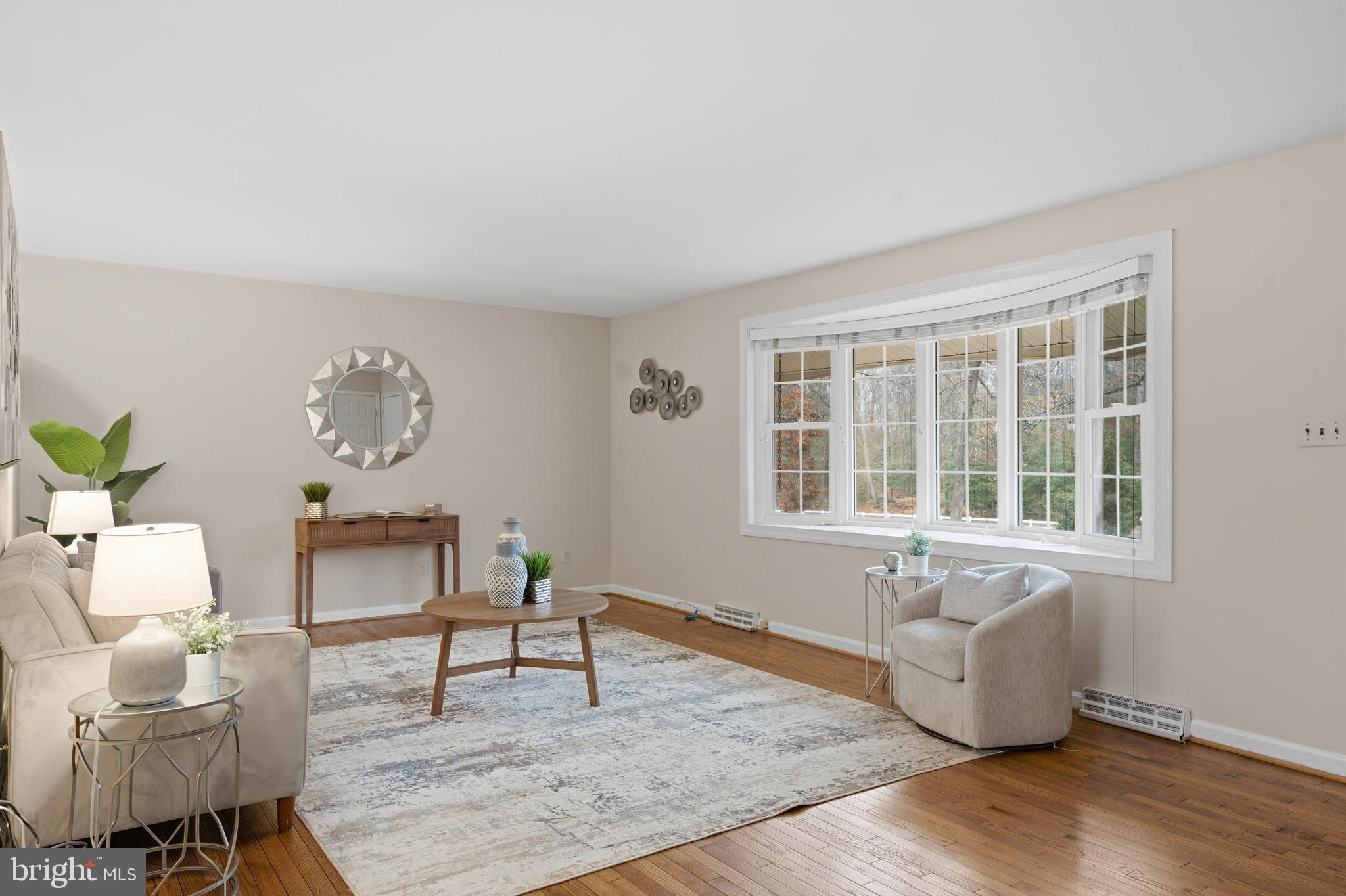 5253 Briscoe Farm Road Waldorf, MD 20601 - Photo 7 of 74 Bright living room w/ hardwood floors