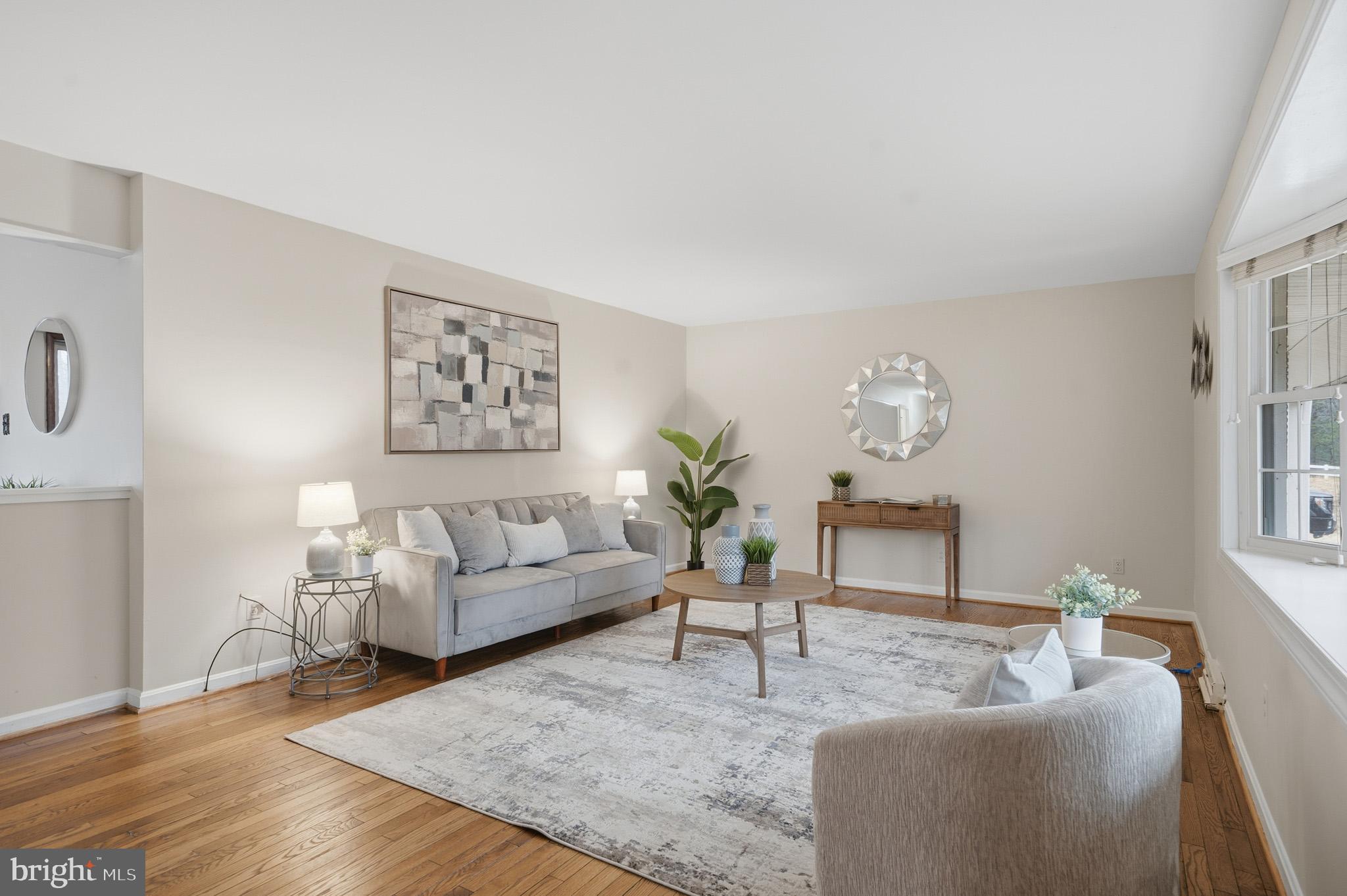 5253 Briscoe Farm Road Waldorf, MD 20601 - Photo 10 of 74 Living room
