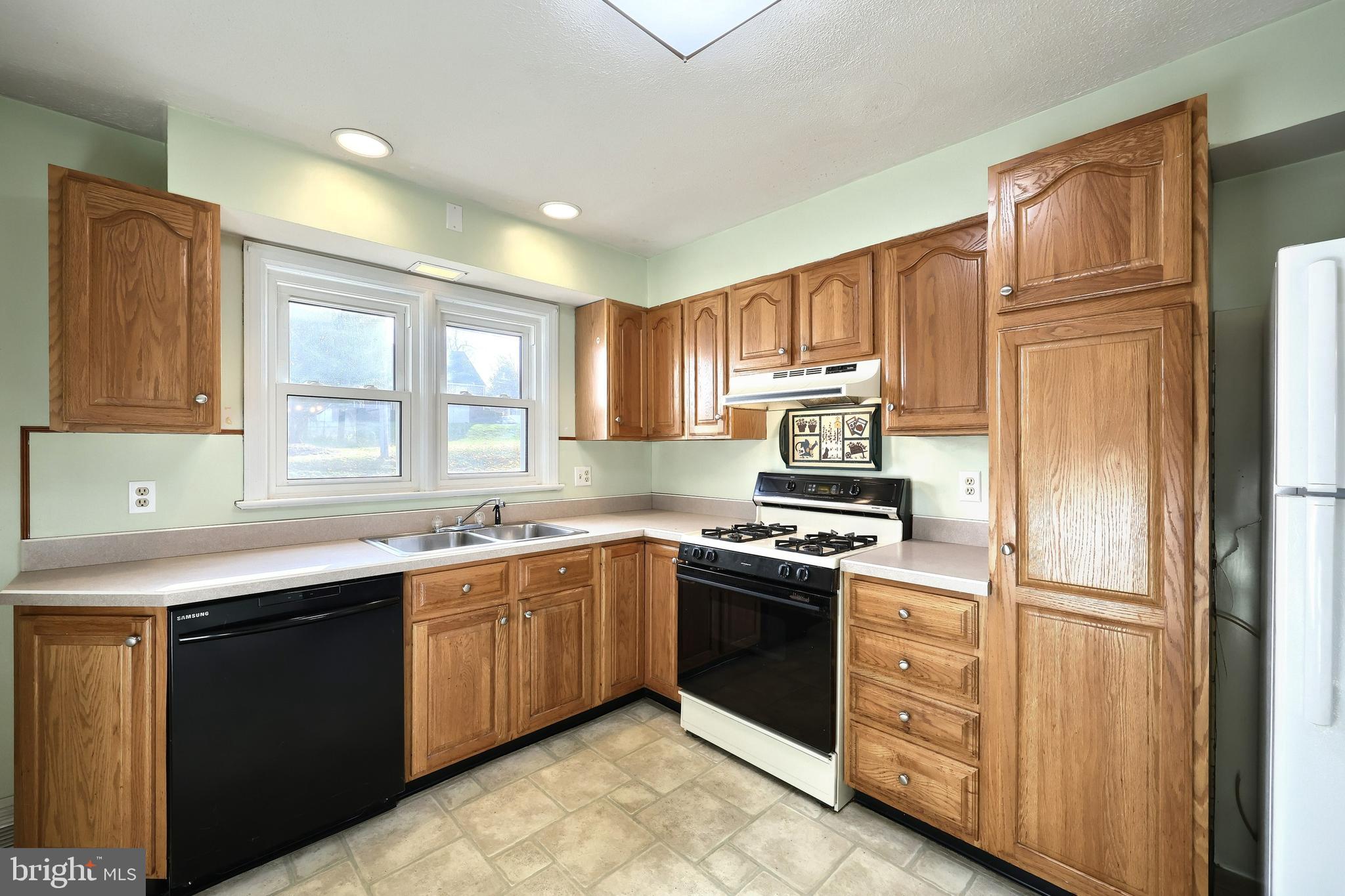 1152 Glendale Road York, PA 17403 - Photo 14 of 42 Gallery Image 14