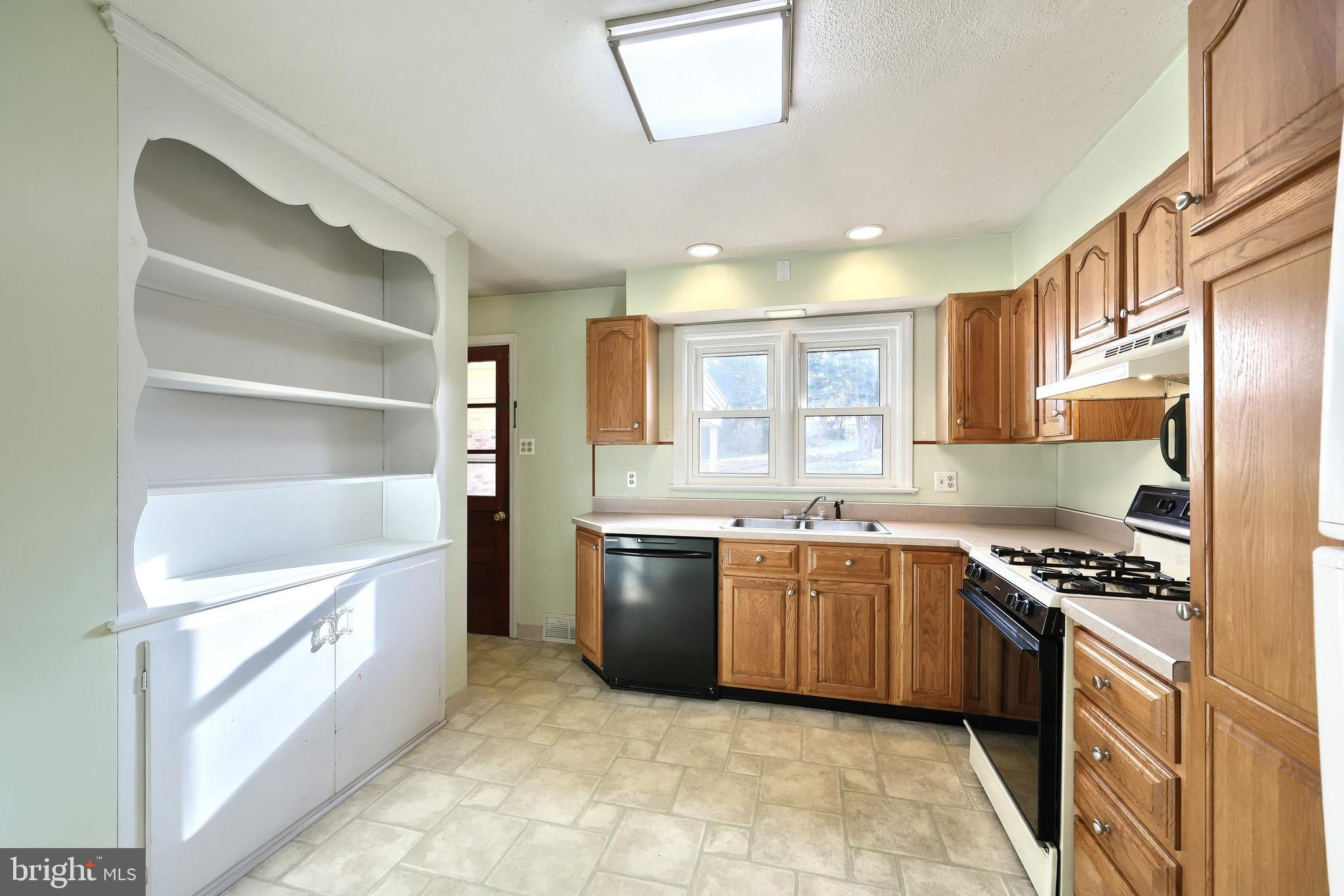 1152 Glendale Road York, PA 17403 - Photo 15 of 42 Gallery Image 15