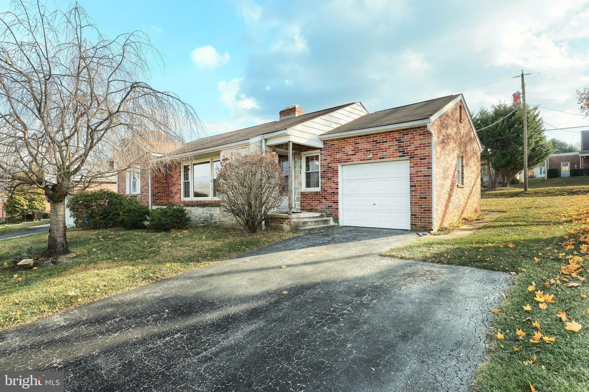 1152 Glendale Road York, PA 17403 - Photo 3 of 42 Gallery Image 3