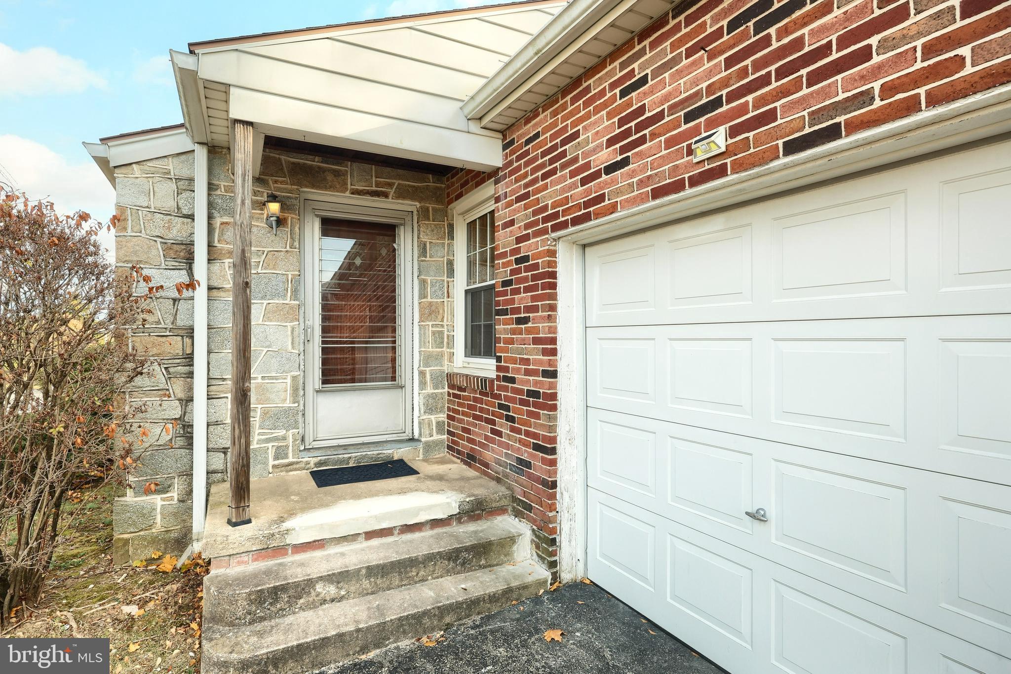 1152 Glendale Road York, PA 17403 - Photo 4 of 42 Gallery Image 4