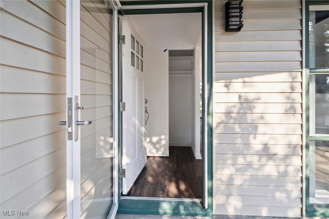 6683 Sherborn Road Cleveland, OH 44130 - Photo 5 of 42 View of entrance to property