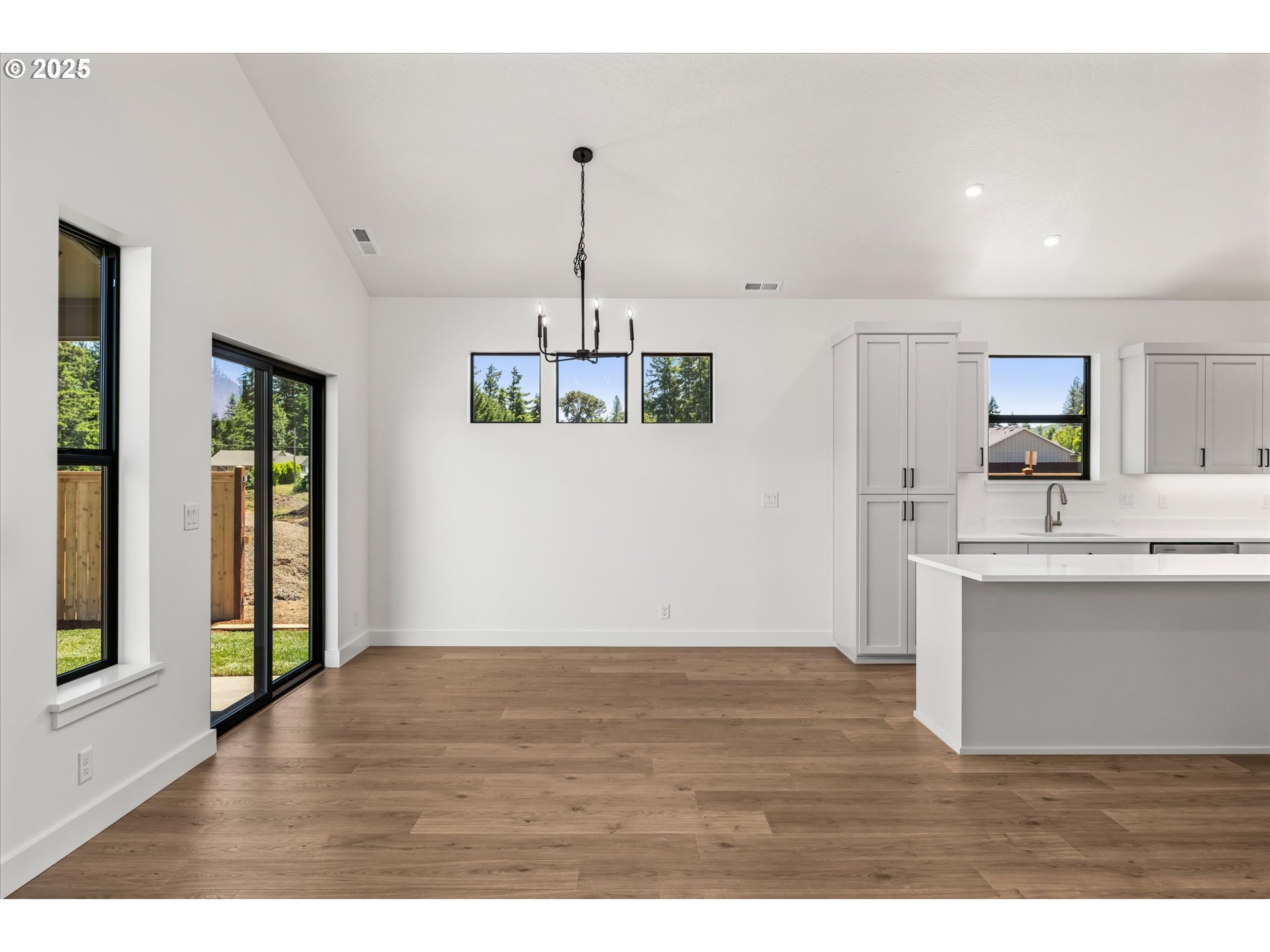 88139 Jameson Way Veneta, OR 97487 - Photo 23 of 26 a view interior of the house and kitchen view