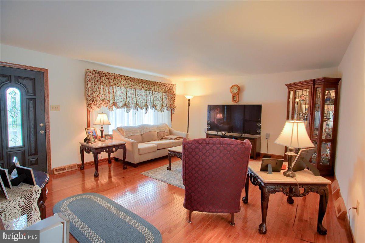 12 Long Road Newville, PA 17241 - Photo 5 of 28 Gallery Image 5