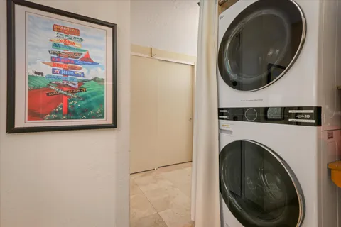 a close up view of a washer and dryer
