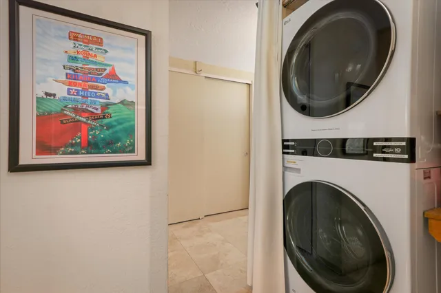 a close up view of a washer and dryer