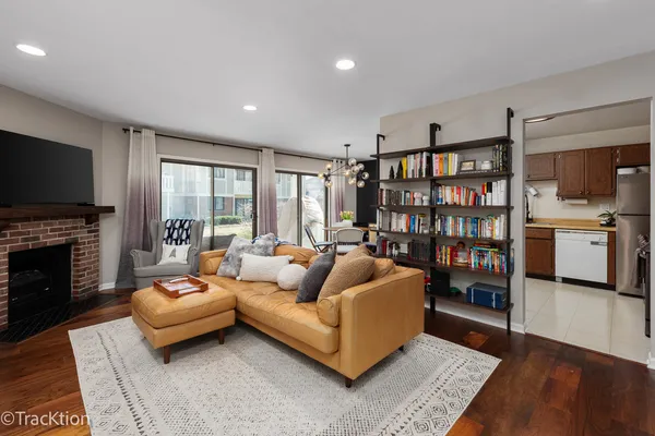 $279,900 | 1147 Middlebury Lane, Unit B1, Wheeling, IL 60090