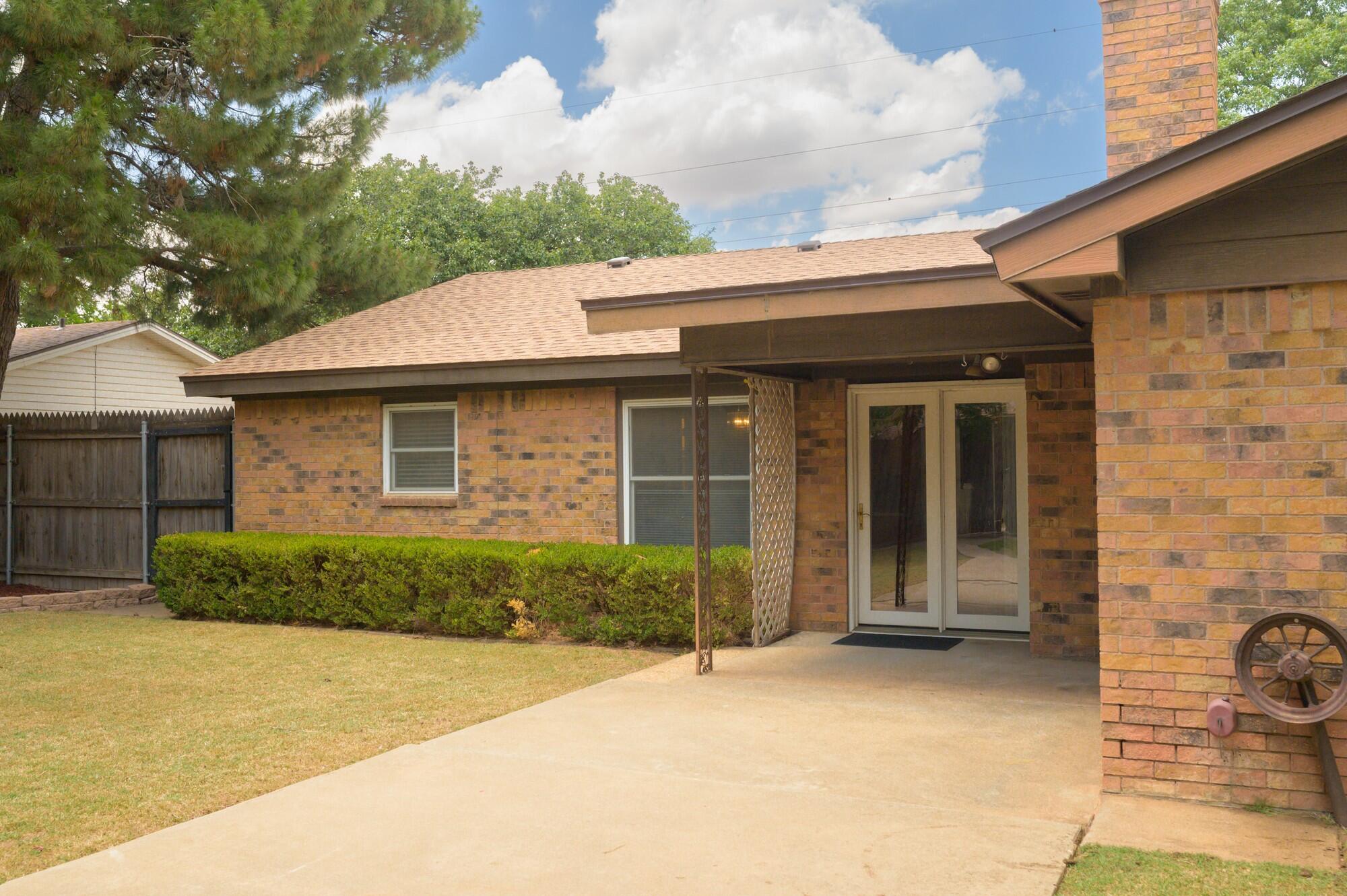 5405 73rd Street Lubbock, TX 79424 - Photo 7 of 27 E58B23F1-D073-49AF-A007-A2D761430039