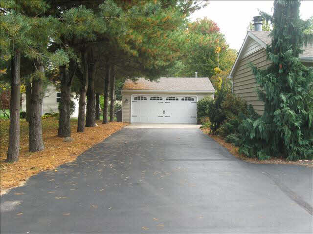 11286 Secor Road Temperance, MI 48182 - Photo 2 of 21 Garage