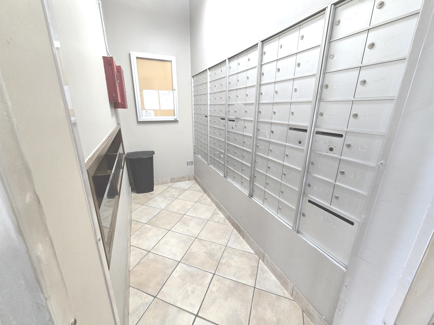 6300 North Sheridan Road, Unit 811 Chicago, IL 60660 - Photo 4 of 6