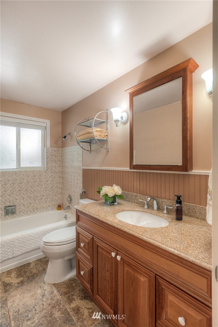 5804 148th Street Southwest Edmonds, WA 98026 - Photo 11 of 20 Gallery Image 11