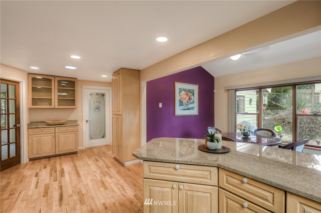 5804 148th Street Southwest Edmonds, WA 98026 - Photo 6 of 20 Gallery Image 6