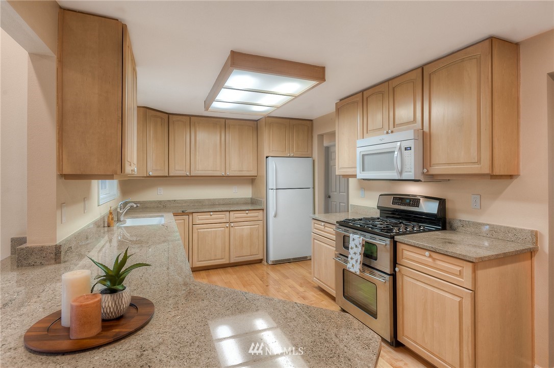 5804 148th Street Southwest Edmonds, WA 98026 - Photo 8 of 20 Gallery Image 8