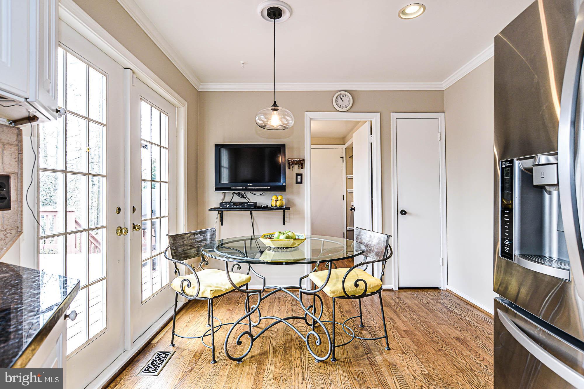 8228 Smithfield Avenue Springfield, VA 22152 - Photo 12 of 42